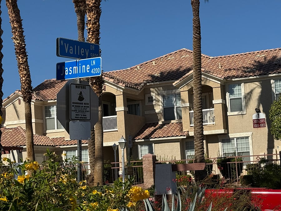 Jasmine @ Valley Drive Entrance