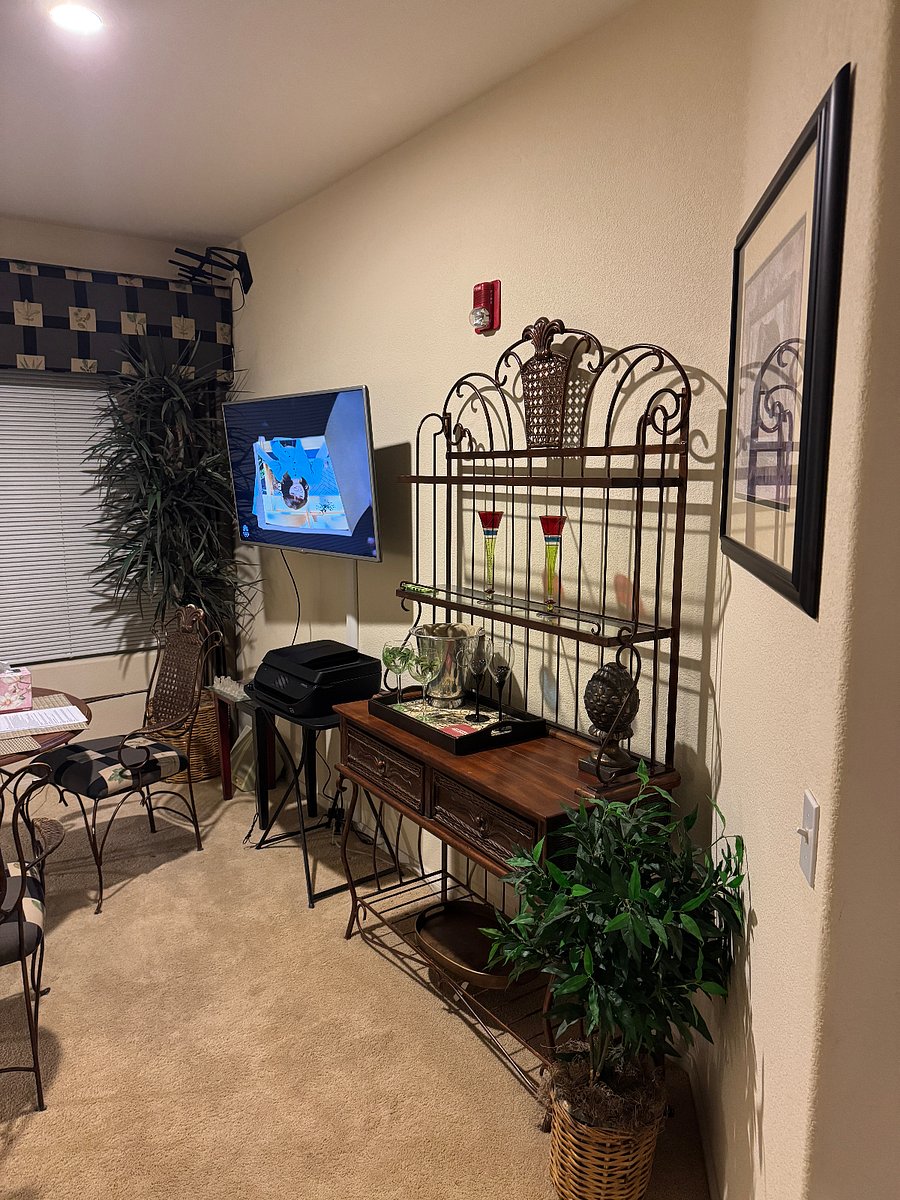 Living/Dining Area