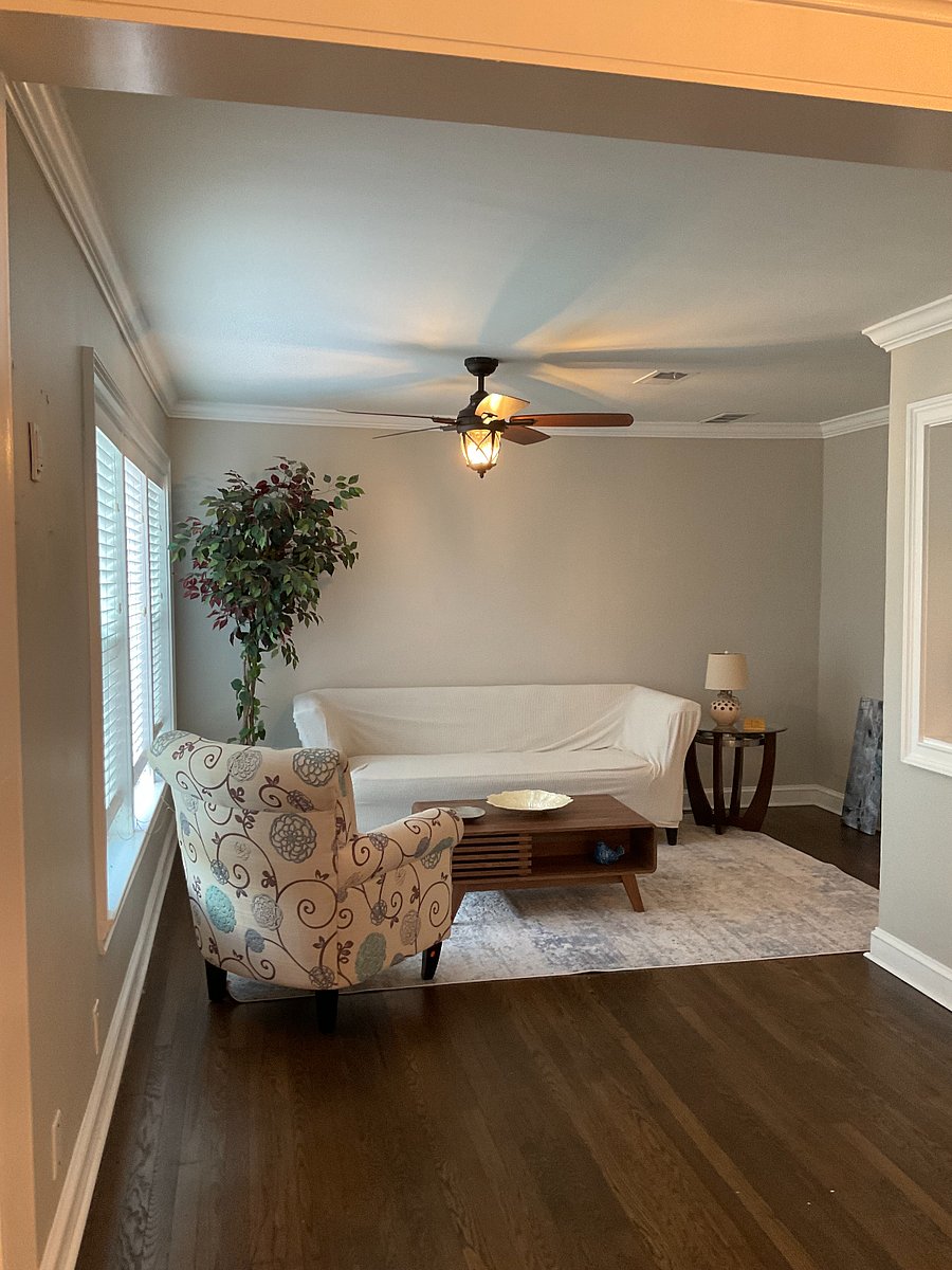 Living room
