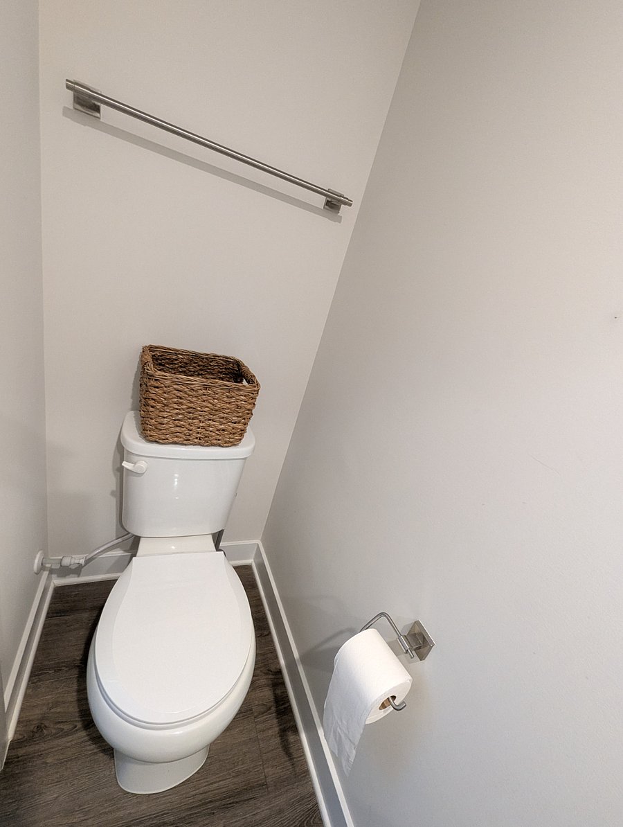 Private 1/2 bathroom 