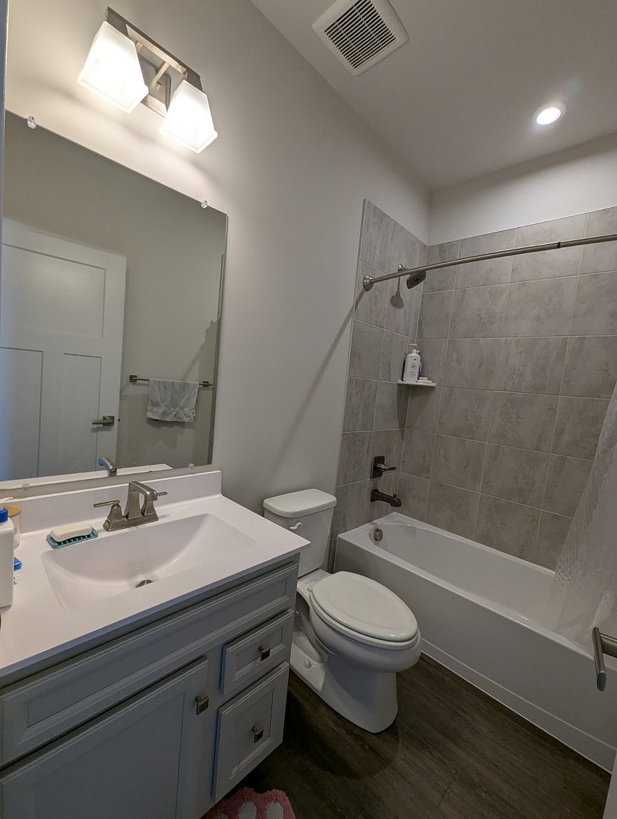 Shared bathroom on the third floor