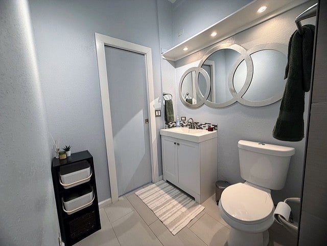 This large bathroom has ample storage for your toiletries. Extra baskets available if needed :)