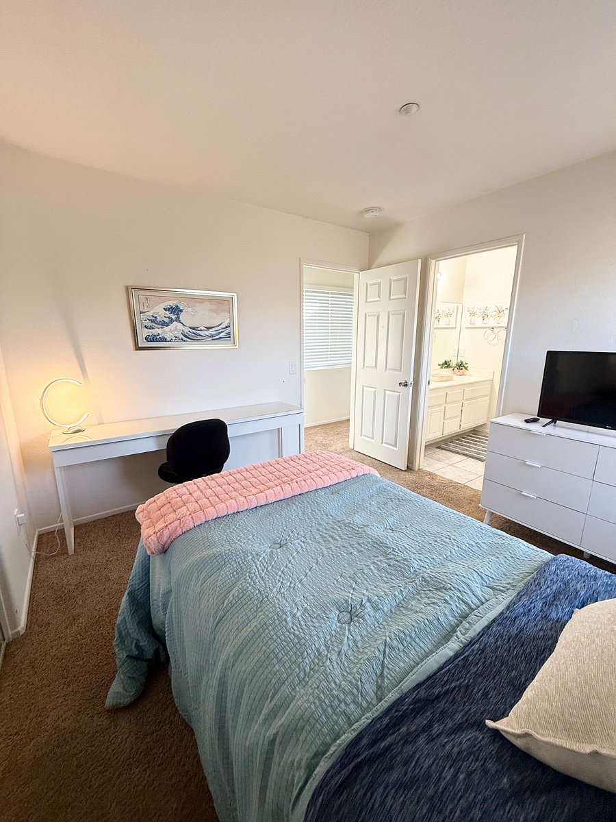 Third bedroom with twin bed