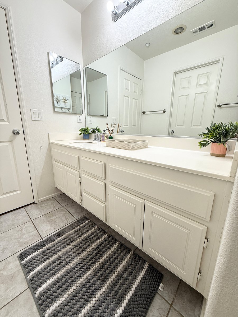 En suite shared bathroom
