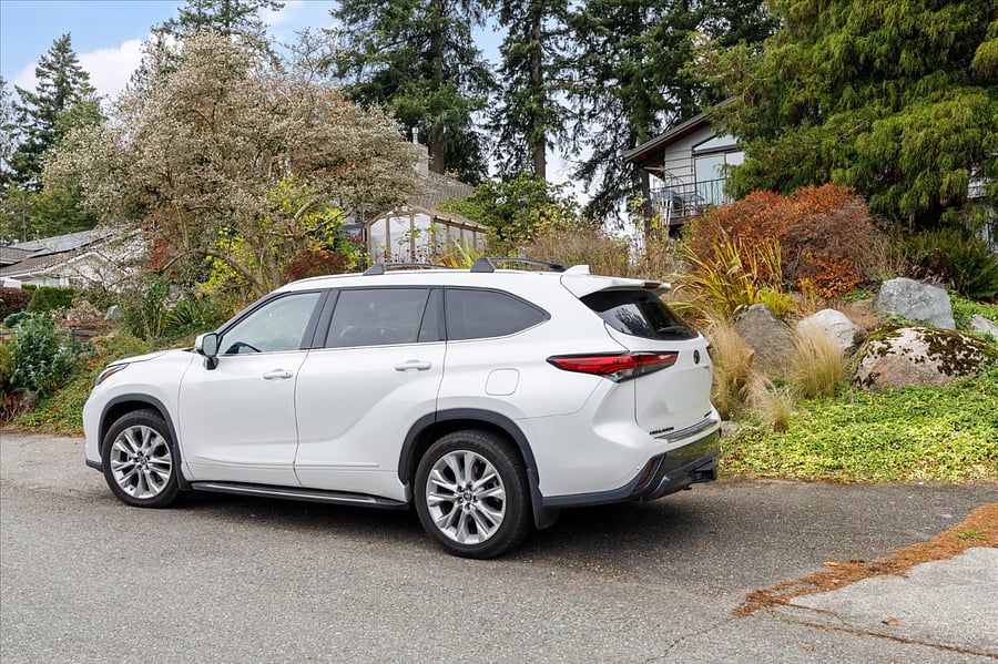 This is where you would park! Parking in the street at the front of the house. You do have to then walk up the steep driveway. from here.