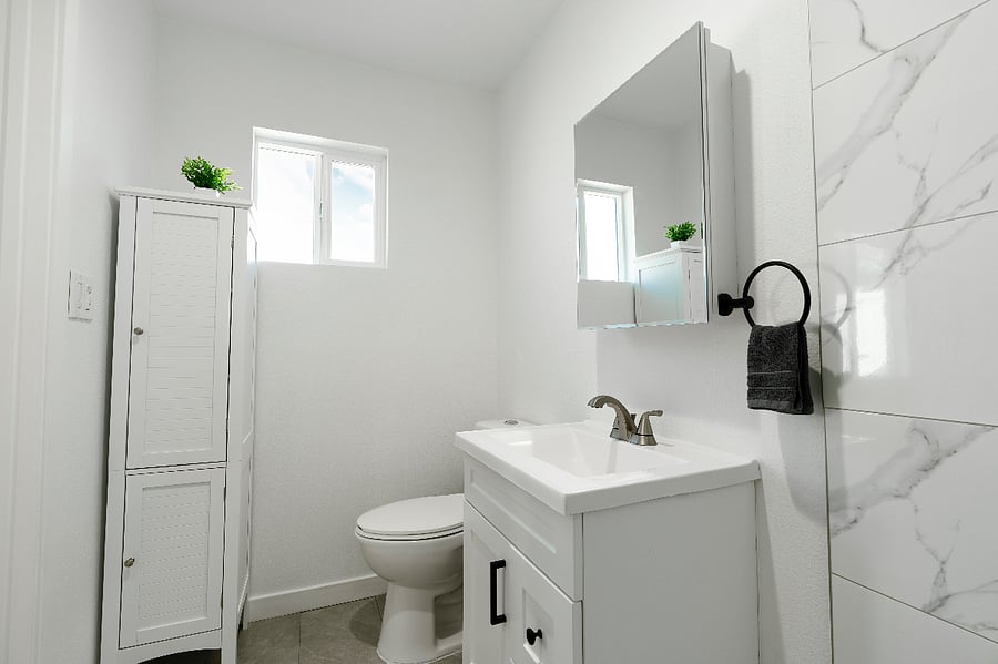Master Bathroom
Storage space inside medicine cabinet, drawers and standing cabinet.
