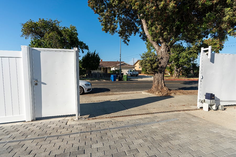 Private driveway that opens to street.