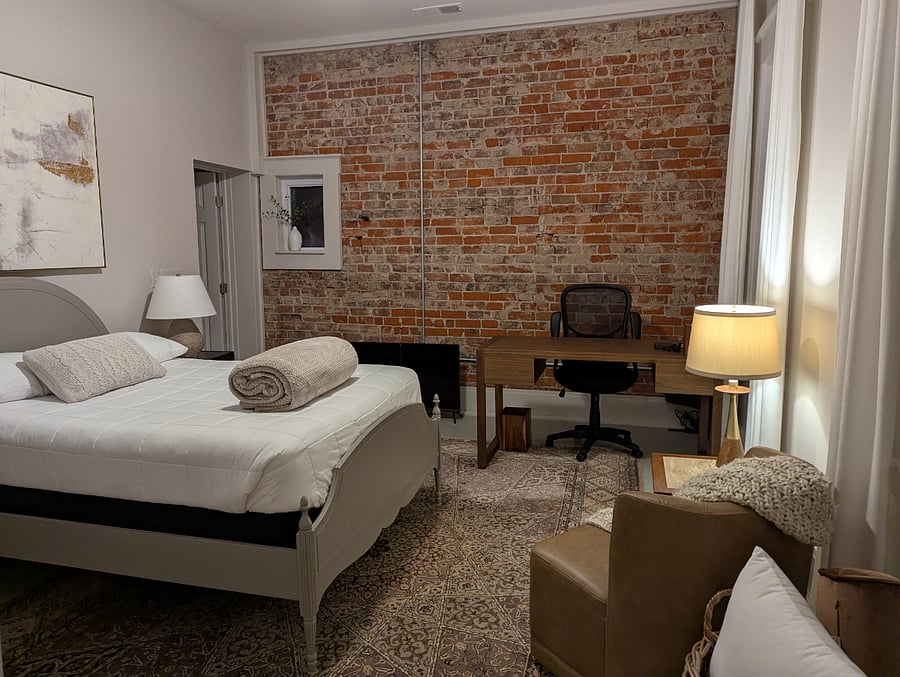 Full Size Bed w/Bath