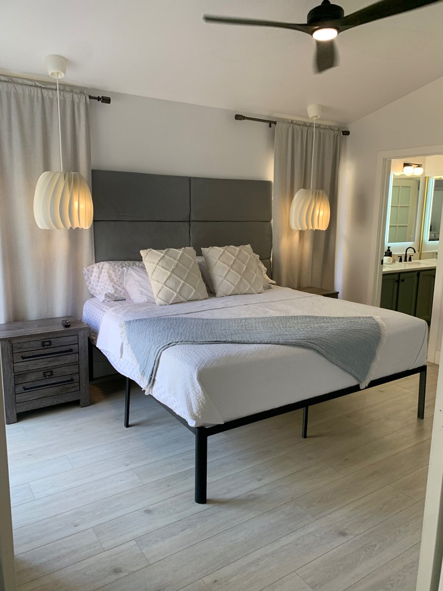 King Bedroom with ensuite bathtub