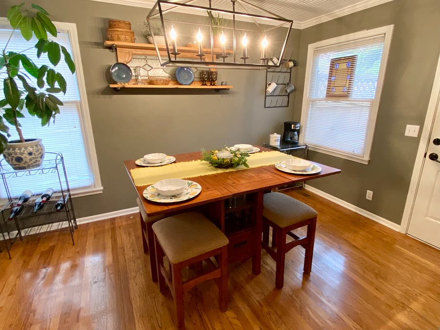 Kitchen Dining Area