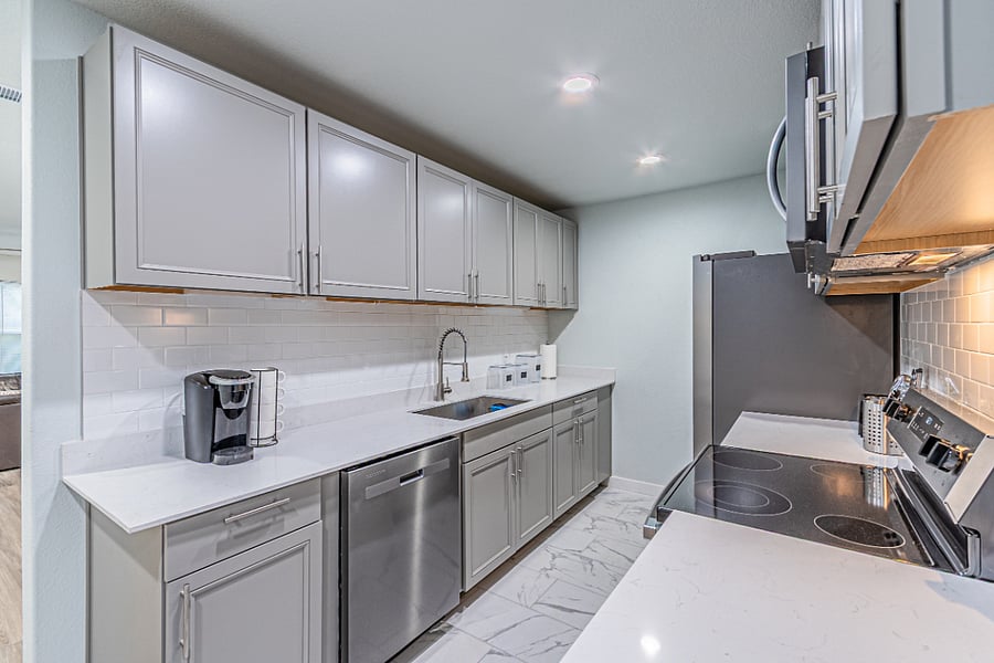 Full Kitchen w/Dishwasher