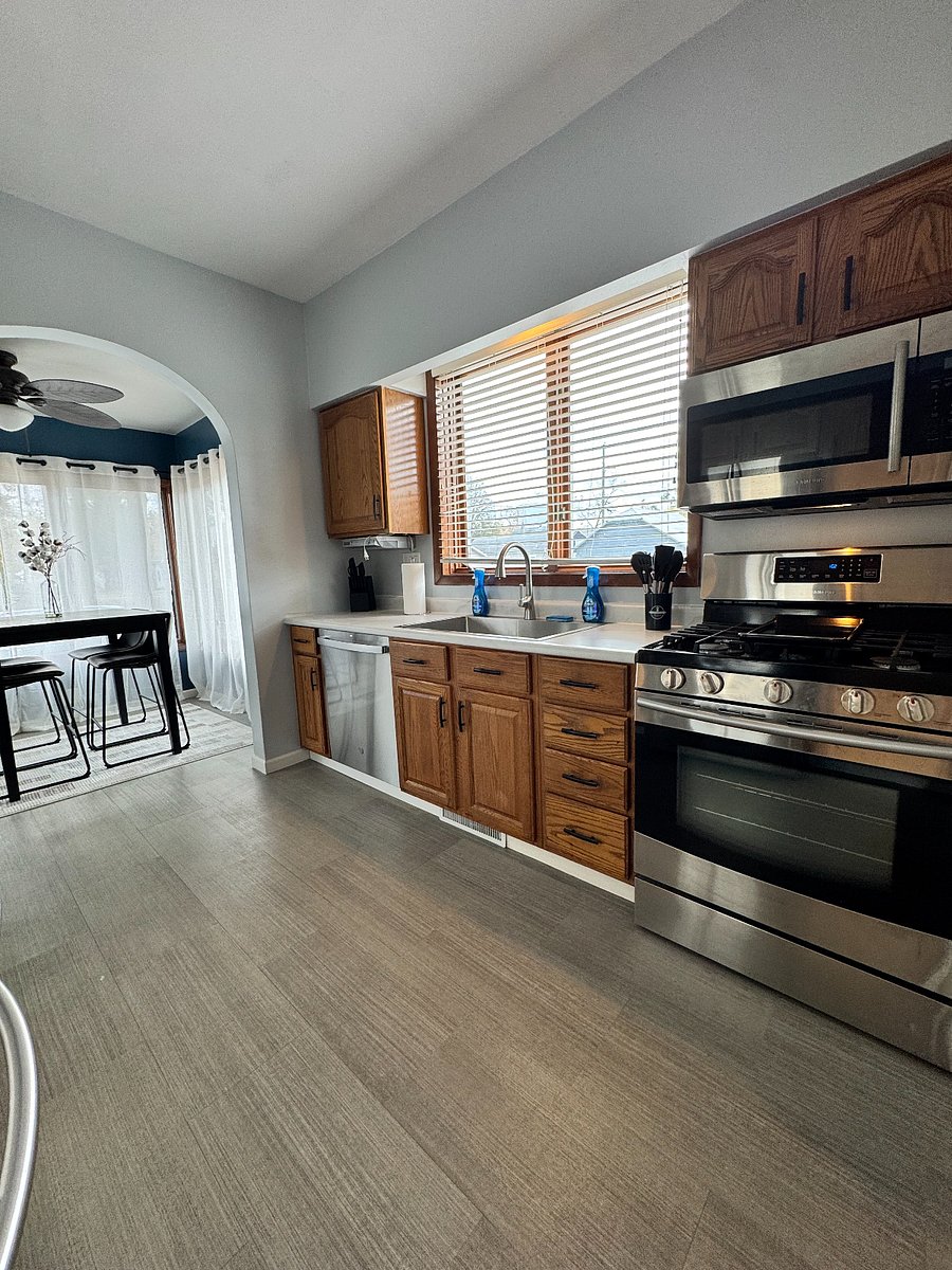 Kitchen with microwave, gas oven and dishwasher