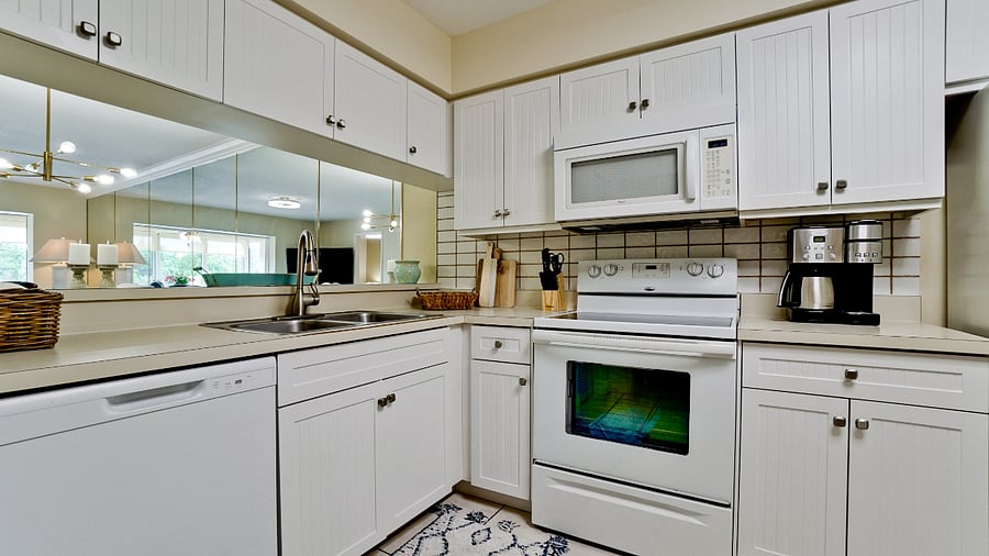Full kitchen with dishwasher.