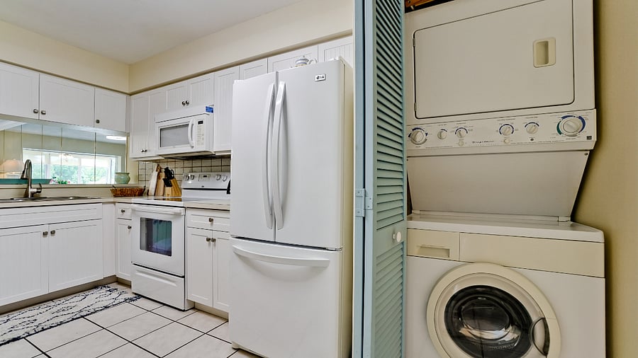 Stackable washer/dryer is provided.