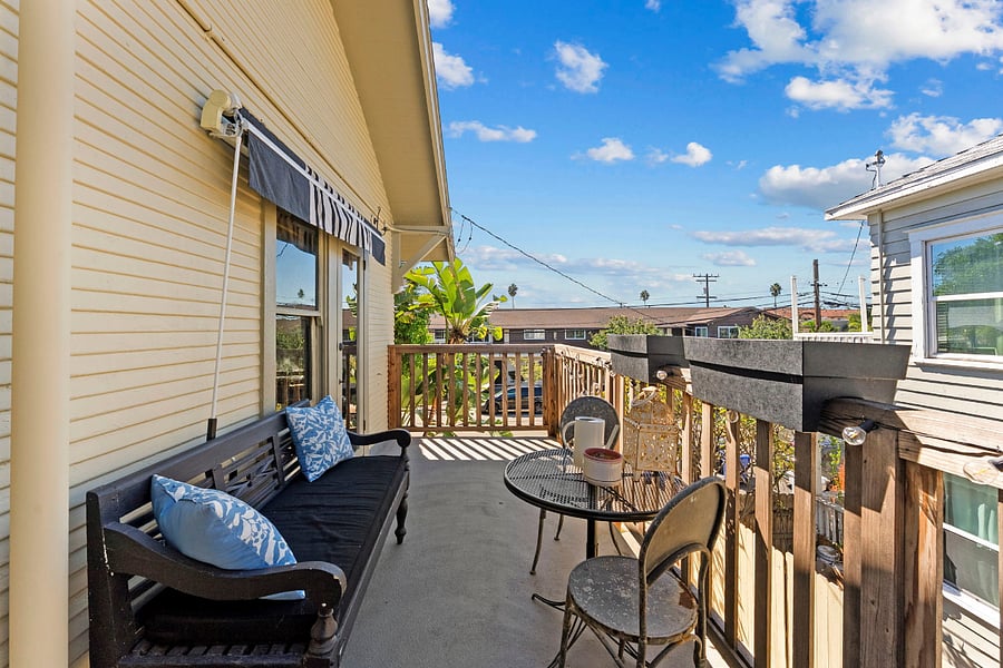 West facing balcony for a sunny relaxing time with your delicious beverage. Nice view of palm trees. Peek-a-boo view of Park Blvd.