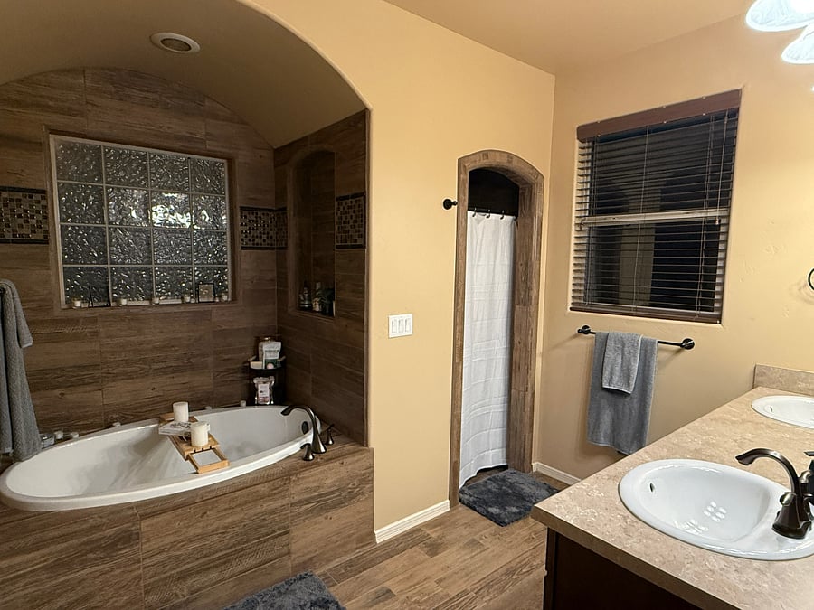 Master Bathroom Tub and Shower