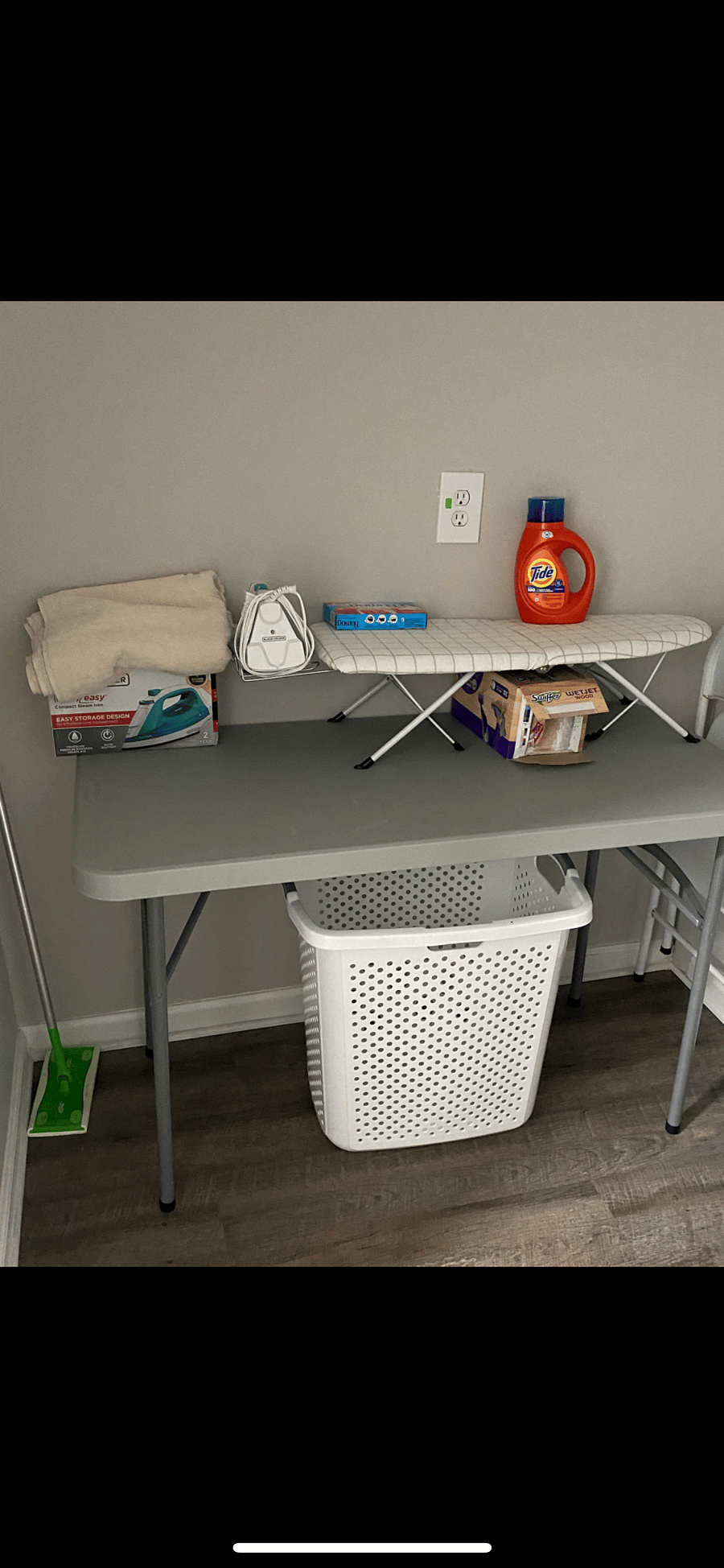 Folding table