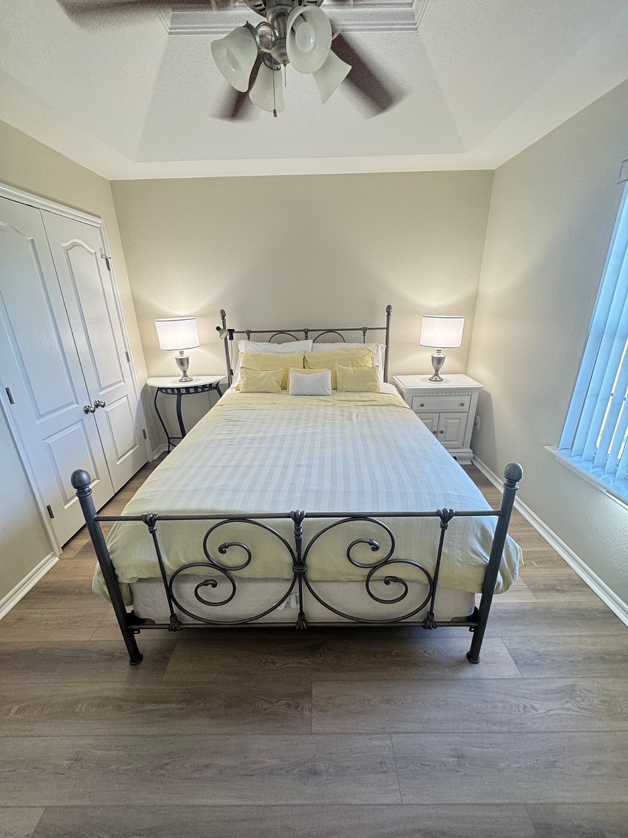 Cozy and quiet 2nd guest room with queen bed, and plenty of natural light.