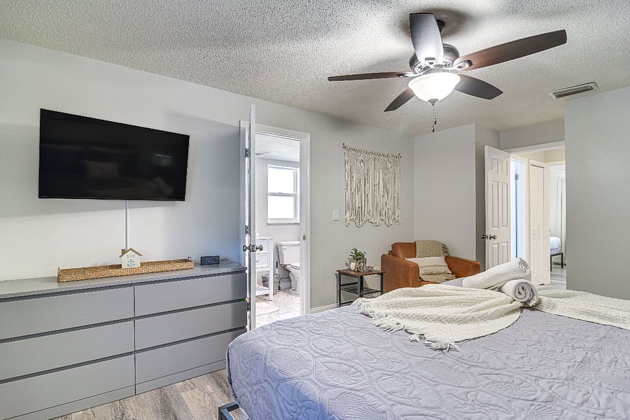 Master Bedroom Queen