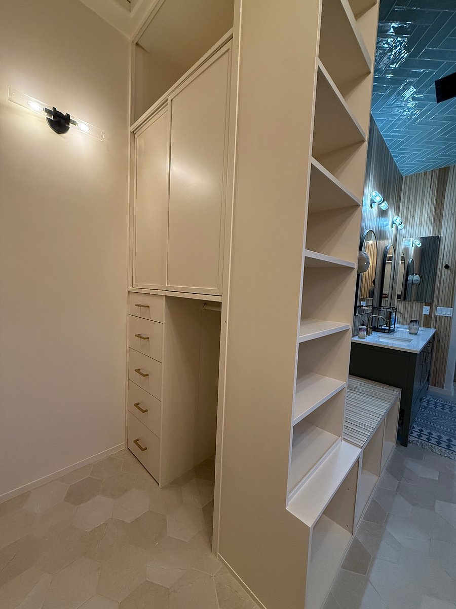 Primary suite