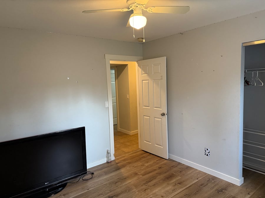 Bedroom-choice of queen bed or twin bed. (2 bedrooms available to choose from-essentially identical)