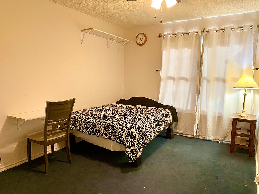 Room B: Full bed, 120 sq ft $700/mo