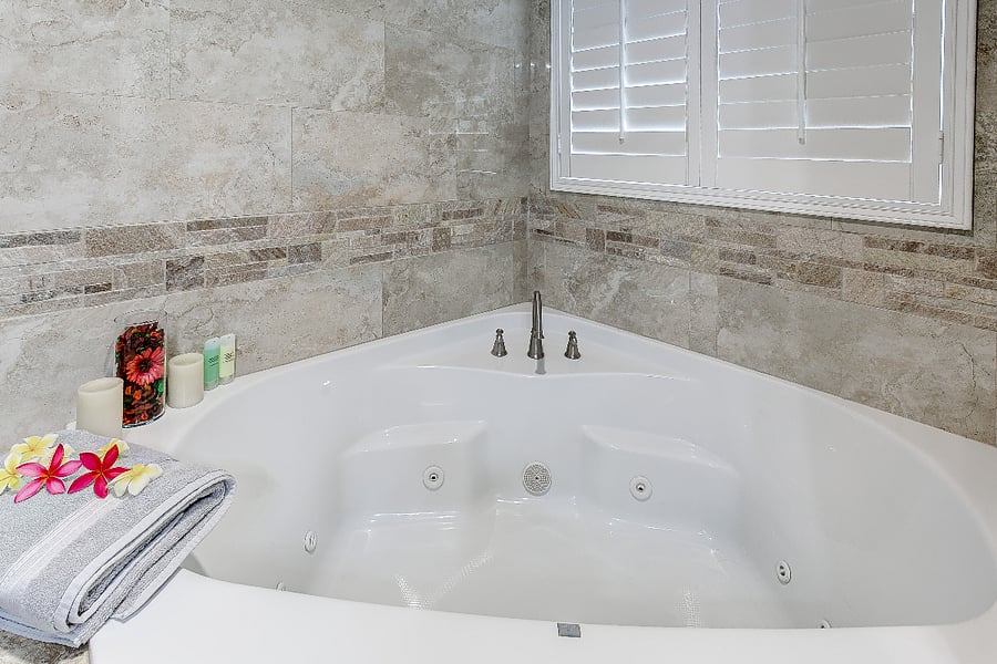 Master Bathroom 1 - Jet tub