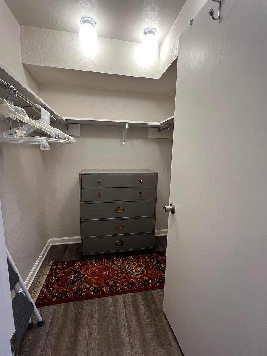 walking closet