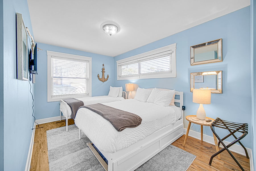Guest Bedroom 3 has Twin bed, full bed + twin trundle, and a Smart TV.