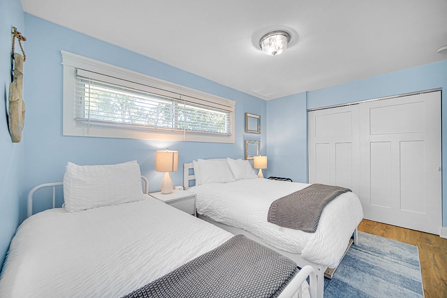 Guest Bedroom 3 with the extra beds it is great for the family or kids room!