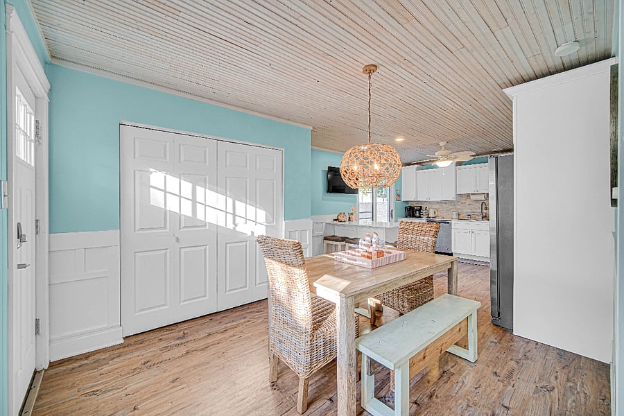 Spacious kitchen and dining area perfect for gathering with the whole group.