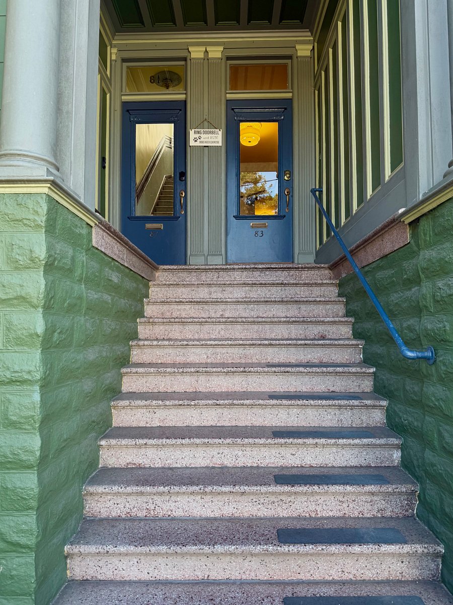 Entryway- Front 14 Steps