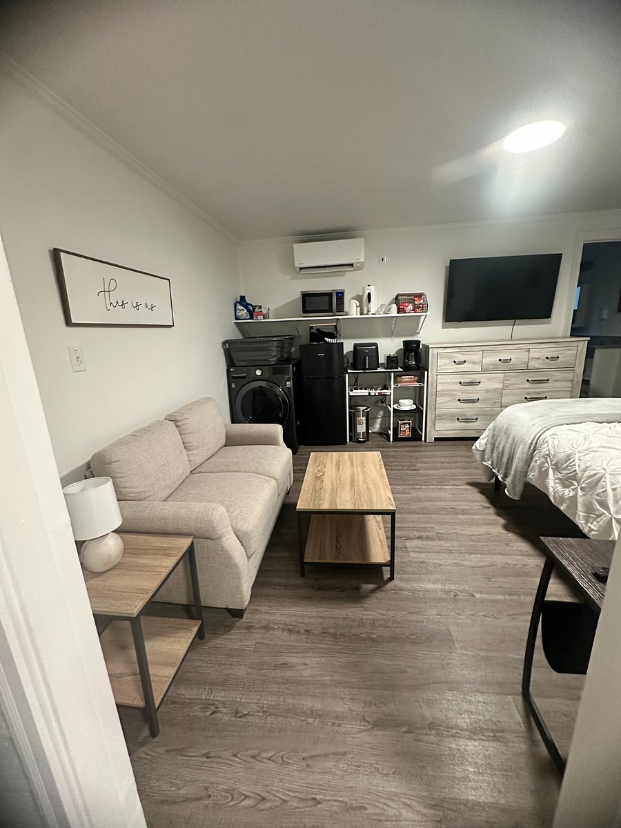 Suite with Fridge, Air Fryer, Coffee maker, Cups, Dishes, Glasses
Microwave and Flat Screen TV