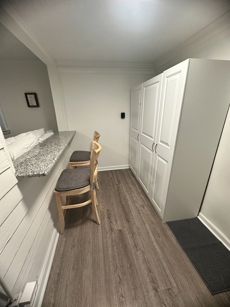 Flex workspace or breakfast bar