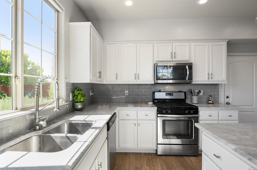 Fully equipped kitchen with ample counter space.
