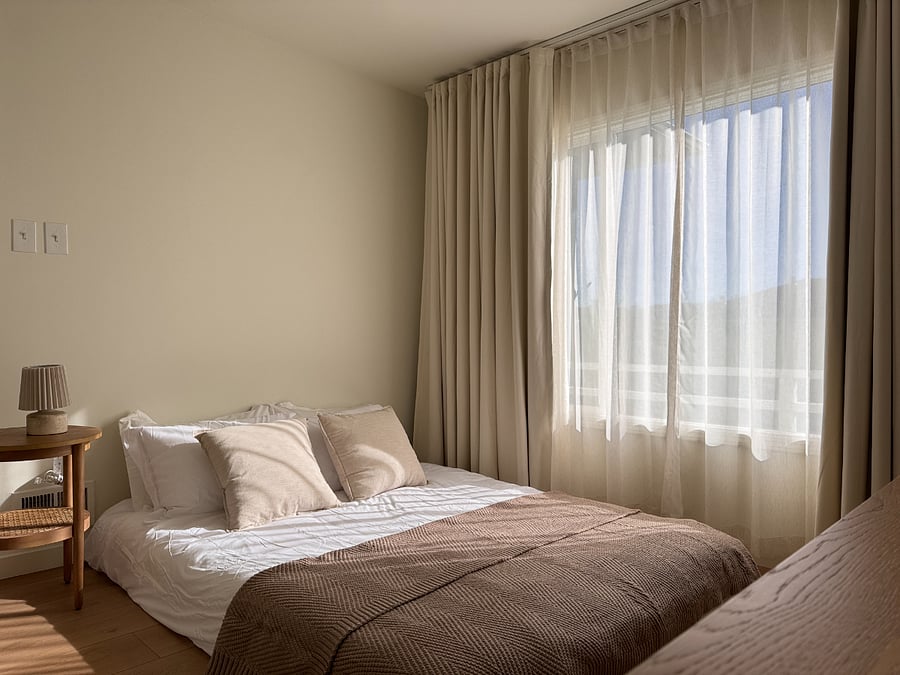 Bedroom 2 (Flex room) - Queen bed setting (can be folded to couch)