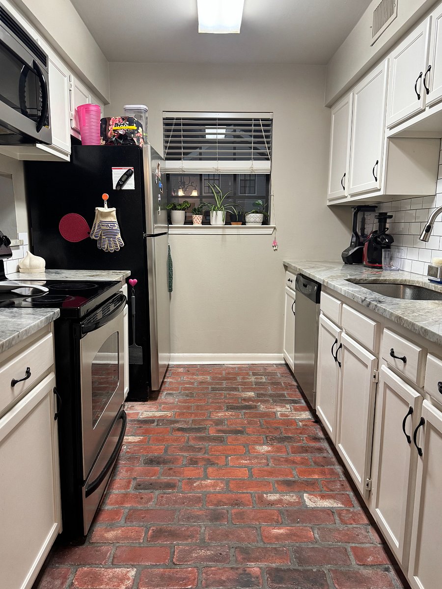 Full kitchen view