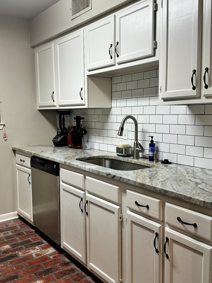 Kitchen sink area