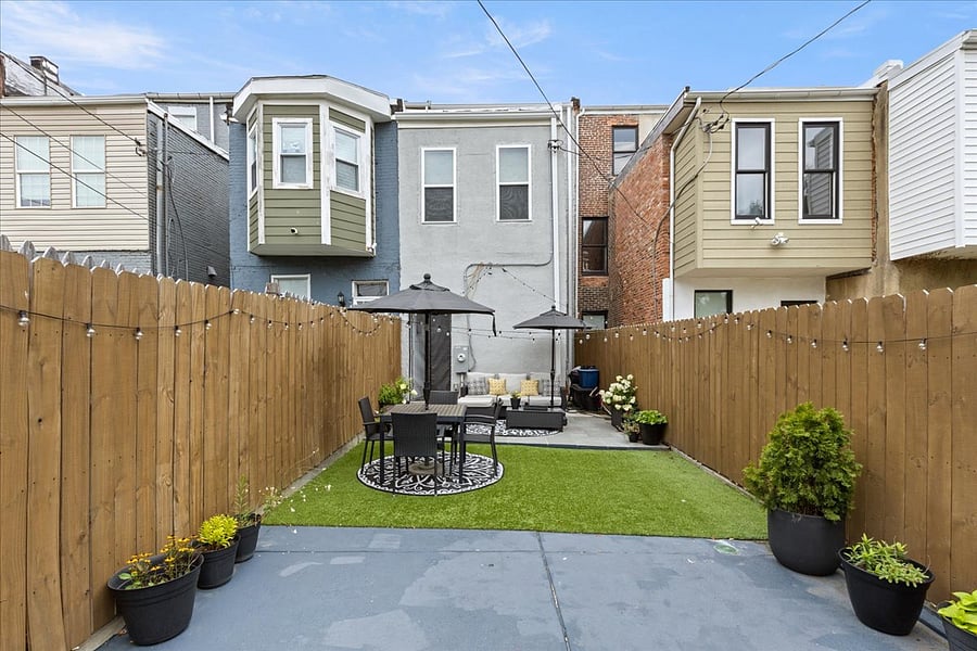 Backyard entertainers' dream!
