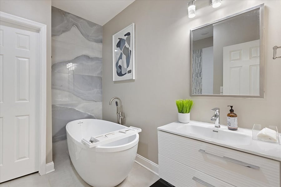 Master bath with spa like features