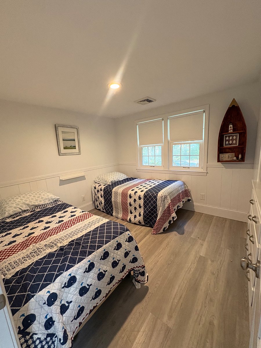2 of 2 Twin Bedrooms