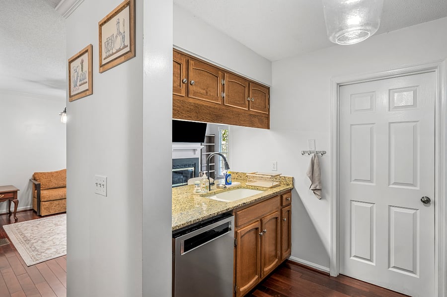 Kitchen. Dishwasher, Sink, Garbage Disposal
