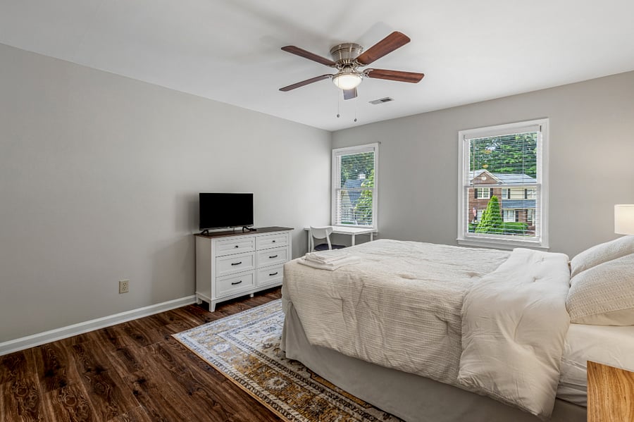 2nd Floor Sand Suite. Queen Bed