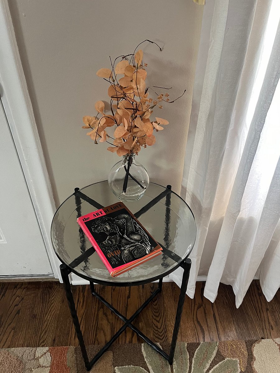 Entry Sidetable