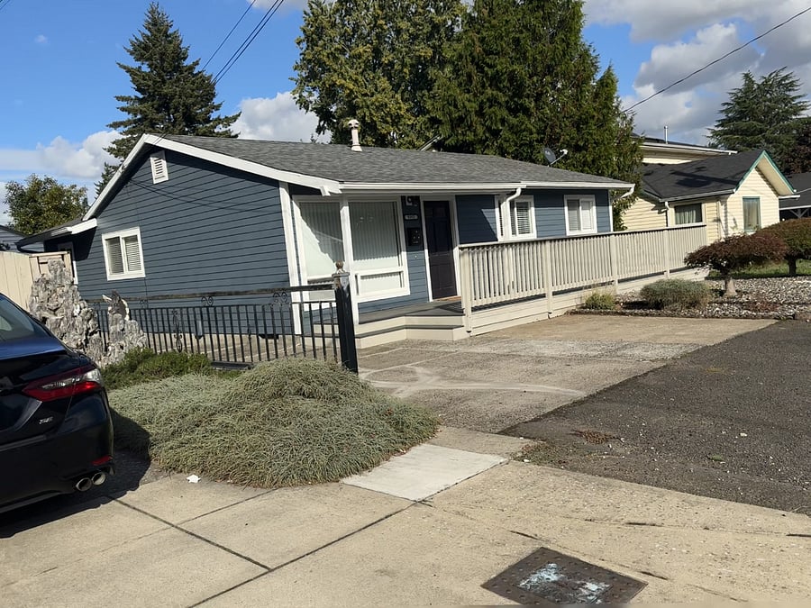 front of the house and driveway