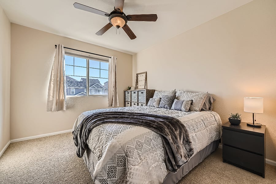1 Queen Bedroom