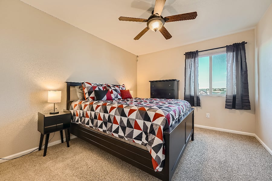 1 Queen Bedroom