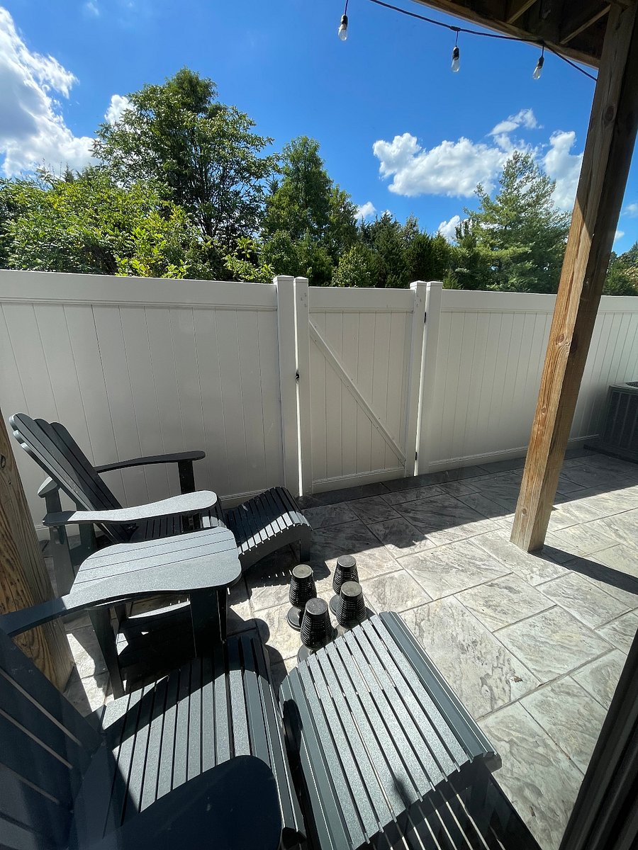 Enclosed furnished private patio for daily sunsets