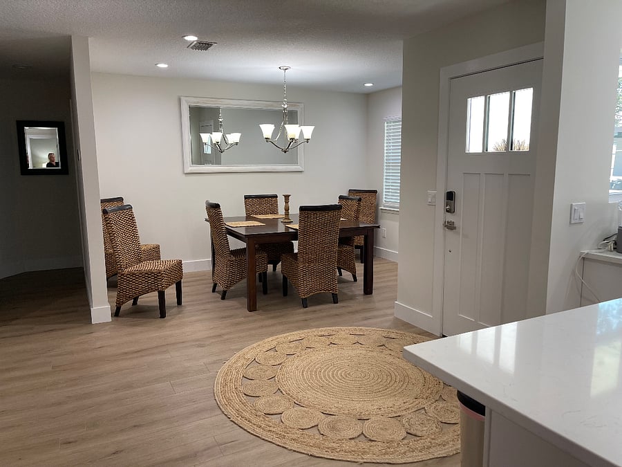 Eat in kitchen
