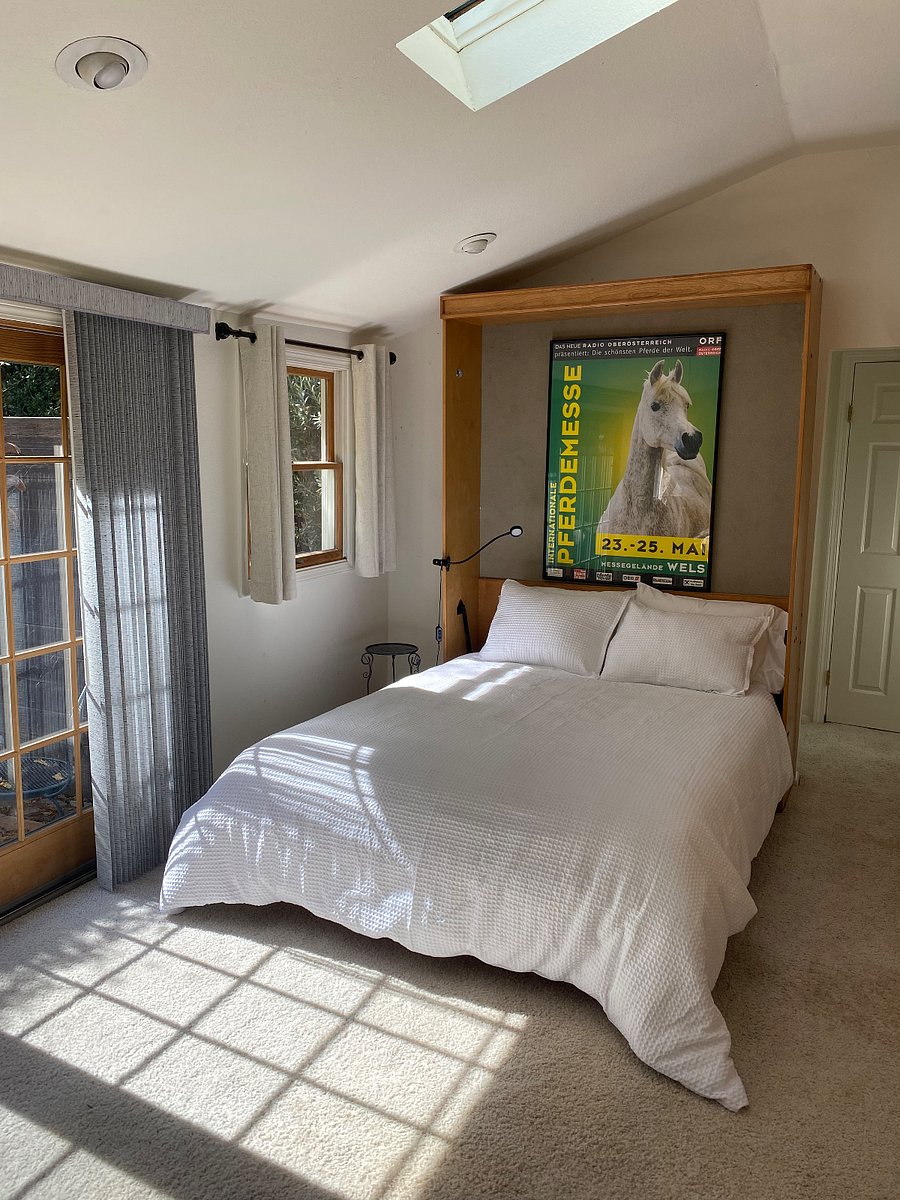 Murphy bed (after pulldown)